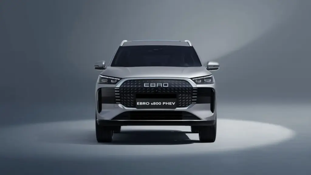El EBRO s800 PHEV se renueva con más calidad, diseño y confort 2 Motor16 EBRO s800 PHEV 2027 1 Motor16