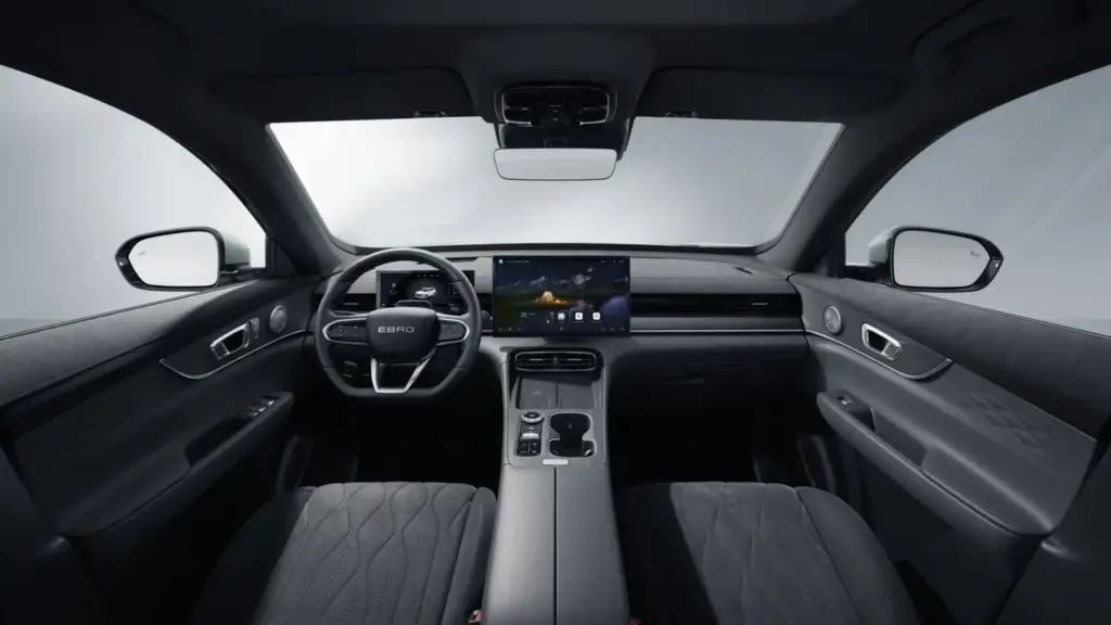 El EBRO s800 PHEV se renueva con más calidad, diseño y confort 1 Motor16 EBRO s800 PHEV