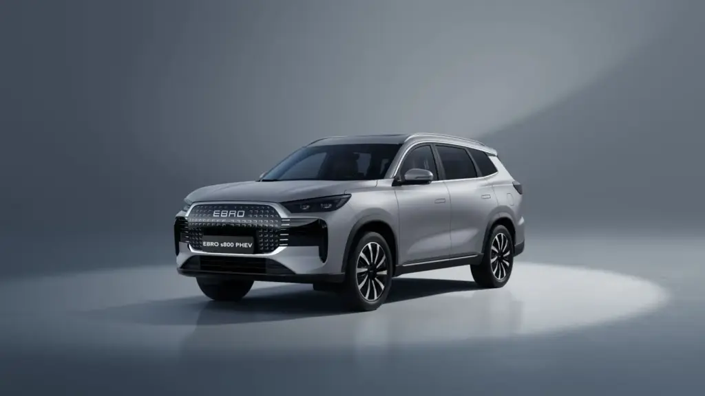 El EBRO s800 PHEV se renueva con más calidad, diseño y confort 5 Motor16 EBRO s800 PHEV 2027 3 Motor16