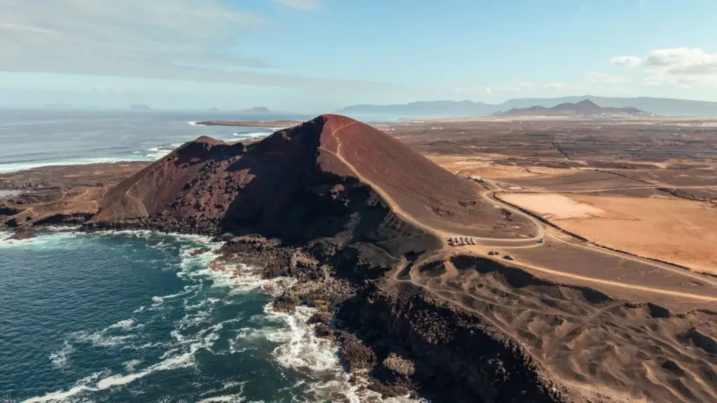 Esperienza Lamborghini 2026: 22 aventuras en cinco continentes para conducir por los rincones más espectaculares del planeta 8 Motor16 ESPERIENZA LAMBORGHINI2 AVVEMTURA LANZAROTE Motor16