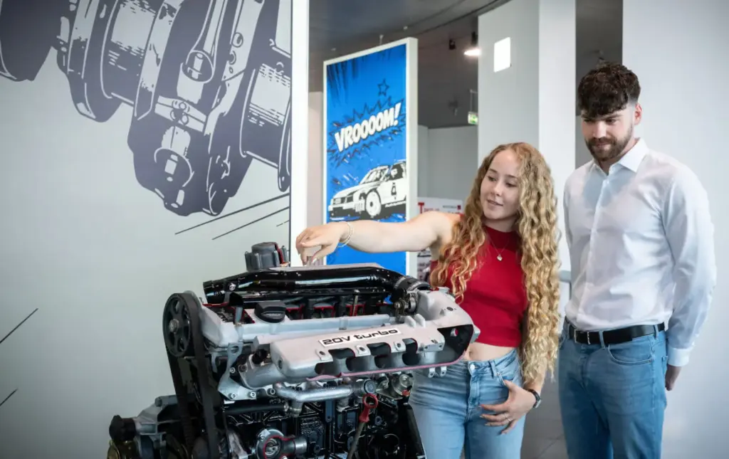 EXPOSICION MOTOR AUDI 5 CILINDROS 4 Motor16