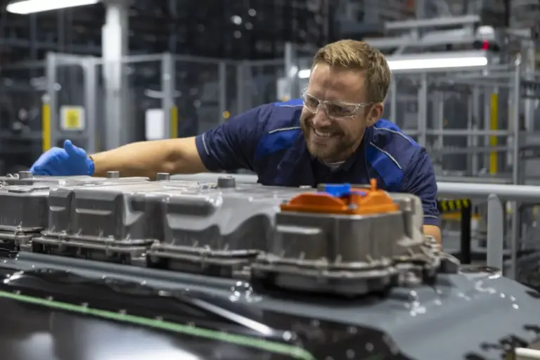 Así trabaja la factoría de BMW que fabricará el corazón eléctrico del iX5