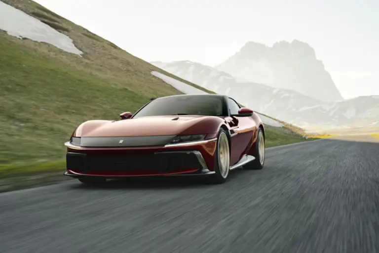 Ferrari resucita la palanca: el 12Cilindri Manuale reinventa el cambio manual en la era electrónica