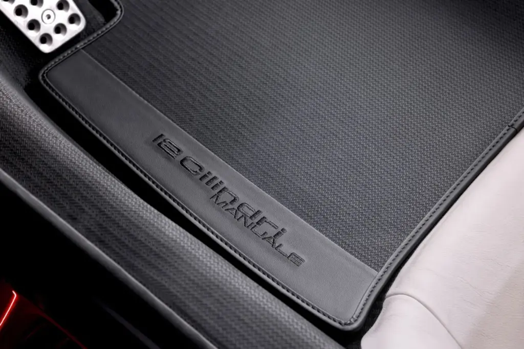Ferrari resucita la palanca: el 12Cilindri Manuale reinventa el cambio manual en la era electrónica 26 Motor16 FERRARI 12CILINDRI MANUALE 23 Motor16