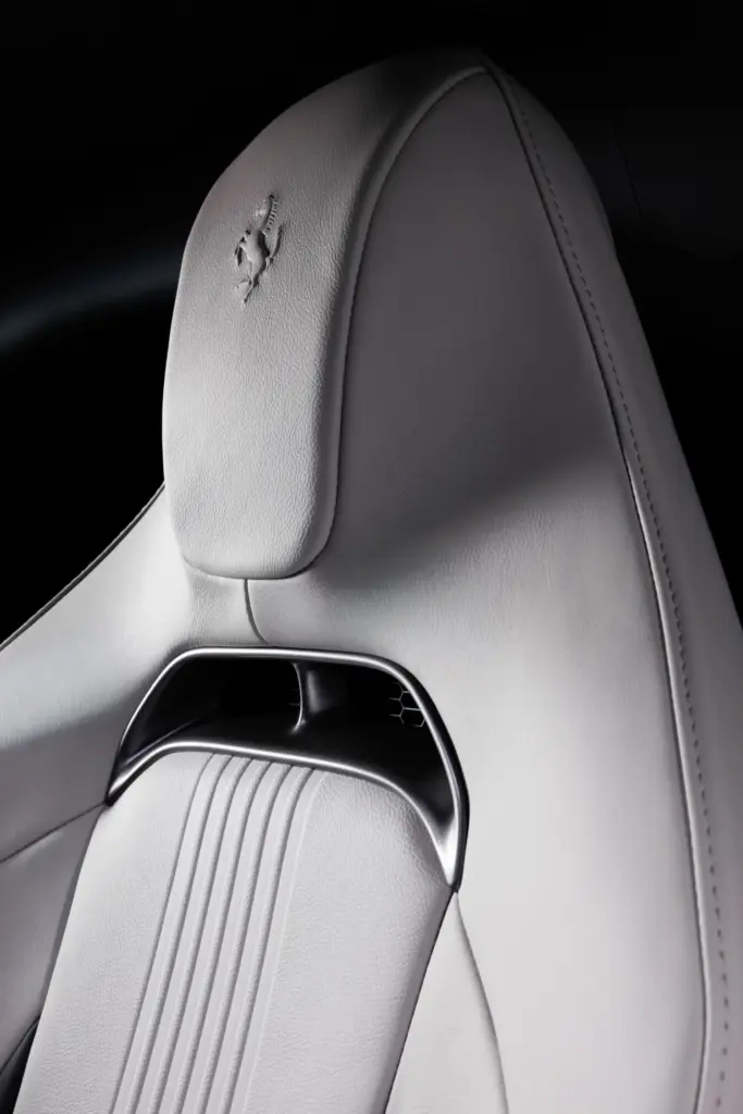Ferrari resucita la palanca: el 12Cilindri Manuale reinventa el cambio manual en la era electrónica 28 Motor16 FERRARI 12CILINDRI MANUALE 25 Motor16