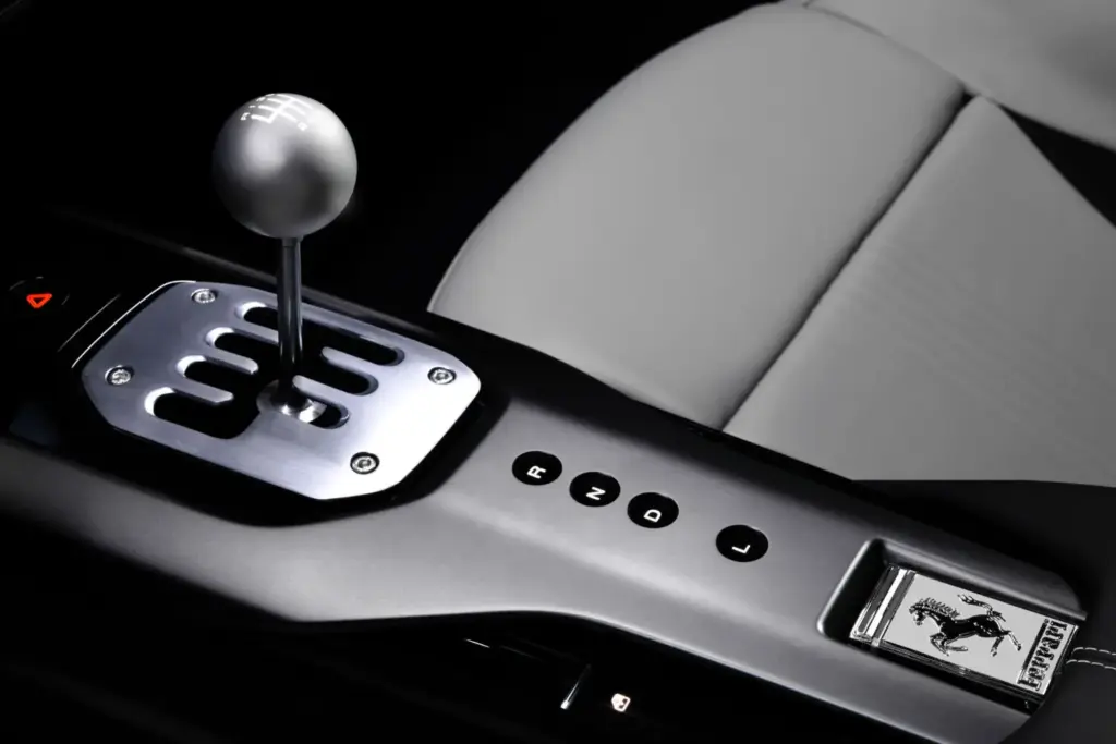 Ferrari resucita la palanca: el 12Cilindri Manuale reinventa el cambio manual en la era electrónica 31 Motor16 FERRARI 12CILINDRI MANUALE 28 Motor16