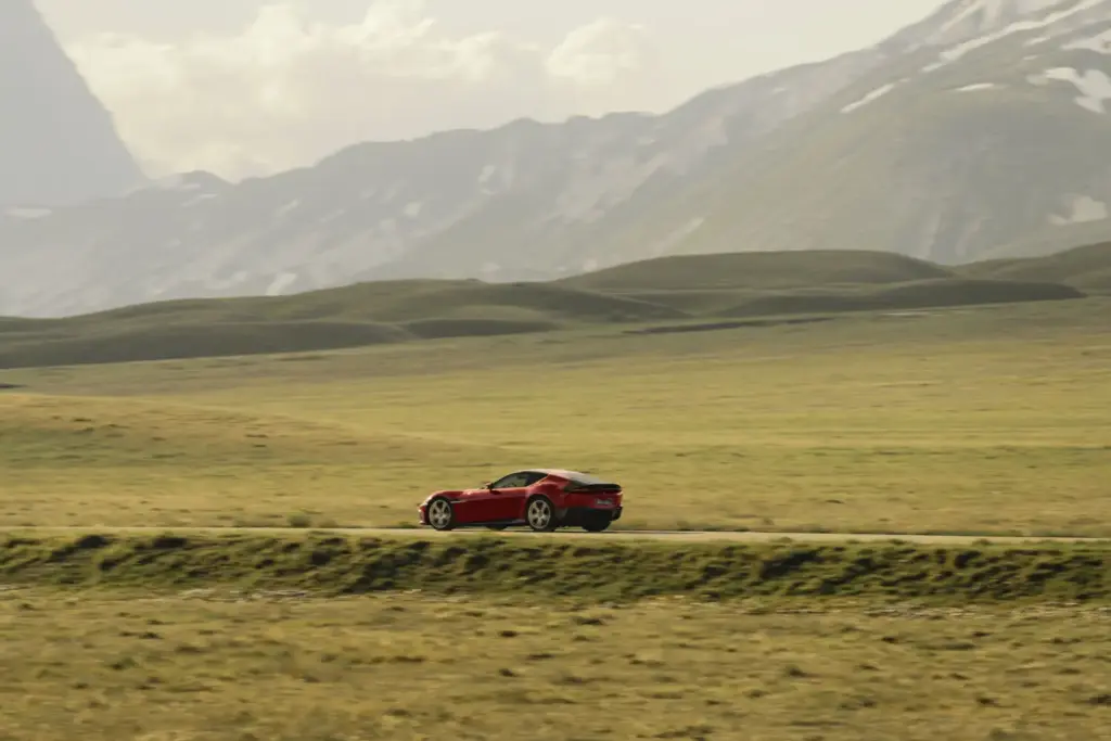 Ferrari resucita la palanca: el 12Cilindri Manuale reinventa el cambio manual en la era electrónica 35 Motor16 FERRARI 12CILINDRI MANUALE 32 Motor16