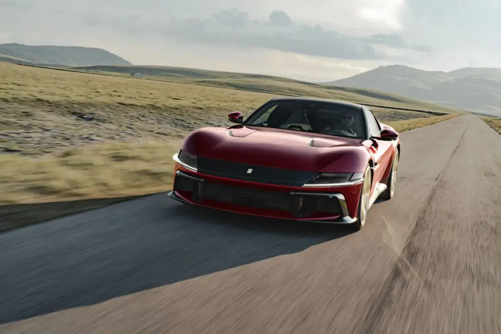 Ferrari resucita la palanca: el 12Cilindri Manuale reinventa el cambio manual en la era electrónica 36 Motor16 FERRARI 12CILINDRI MANUALE 33 Motor16