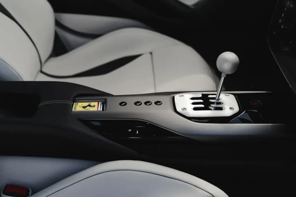Ferrari resucita la palanca: el 12Cilindri Manuale reinventa el cambio manual en la era electrónica 7 Motor16 FERRARI 12CILINDRI MANUALE 4 Motor16