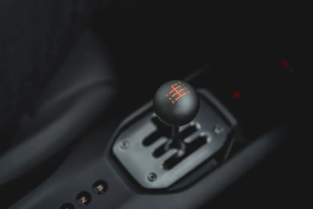 Ferrari resucita la palanca: el 12Cilindri Manuale reinventa el cambio manual en la era electrónica 8 Motor16 FERRARI 12CILINDRI MANUALE 5 Motor16