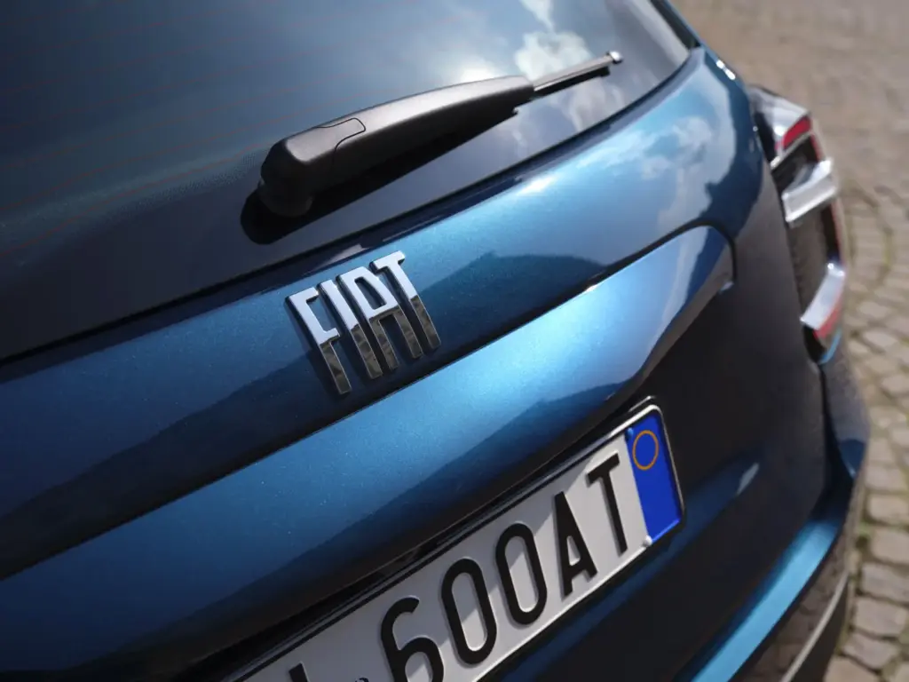Fiat lanza el 600 más accesible: motor Turbo 100 y cambio manual 5 Motor16 FIAT 600 TURBO 100 3 Motor16