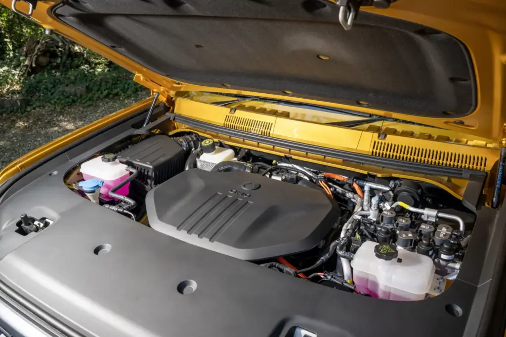 DENZA BAO 5: así es el SUV híbrido enchufable que lleva la tecnología todoterreno de BYD a lo más alto 27 Motor16 FOTOS DENZA BAO 5 27 Motor16