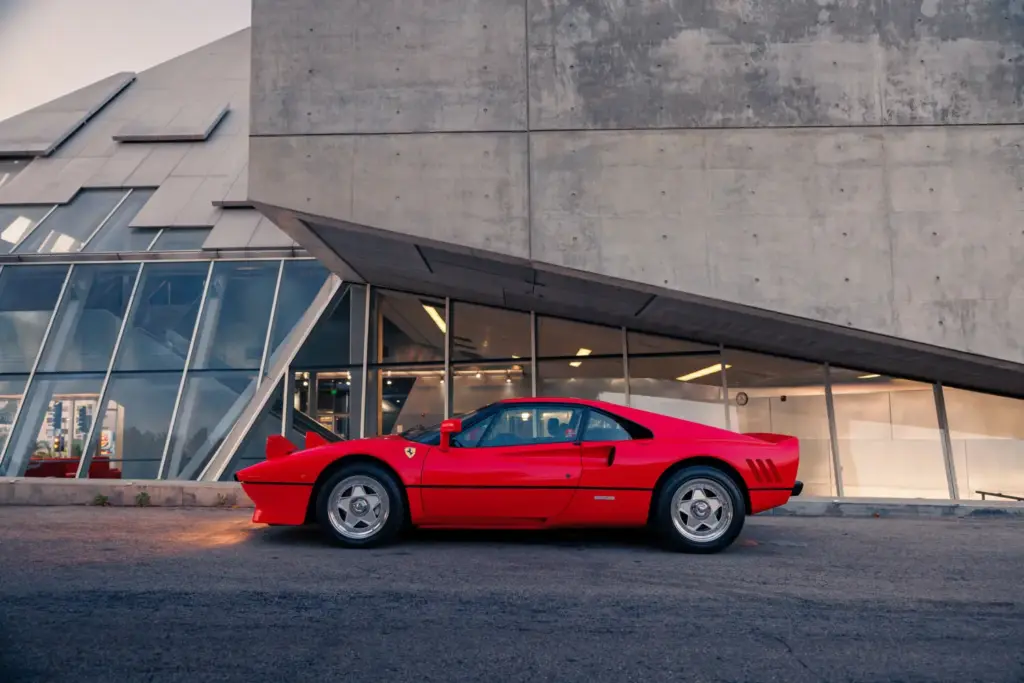 Un Ferrari 288 GTO de 1985 casi a estrenar va a por el récord en Monterrey