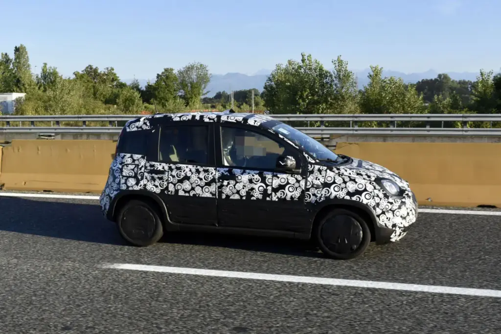 Fotos espía: Fiat utilizará el Panda/Pandina para 'salvar' Autobianchi 5 Motor16 Fiat Pandina Tributo Autobianchi espia 4 Motor16