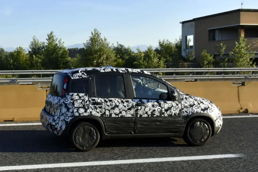Fotos espía: Fiat utilizará el Panda/Pandina para 'salvar' Autobianchi 7 Motor16 Fiat Pandina Tributo Autobianchi espia 6 Motor16
