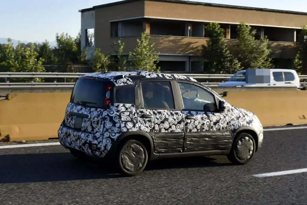 Fotos espía: Fiat utilizará el Panda/Pandina para 'salvar' Autobianchi 8 Motor16 Fiat Pandina Tributo Autobianchi espia 7 Motor16