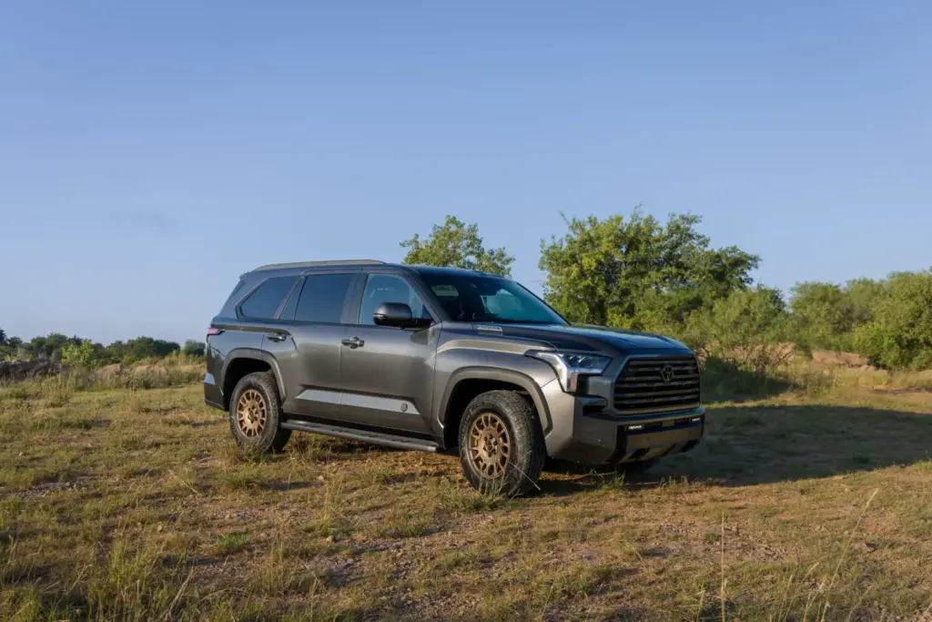 Toyota Sequoia 2027: el gran SUV se reinventa con más tecnología, un nuevo Trailhunter y un espíritu más aventurero 4 Motor16 Fotos Toyota Sequoia 1 Motor16