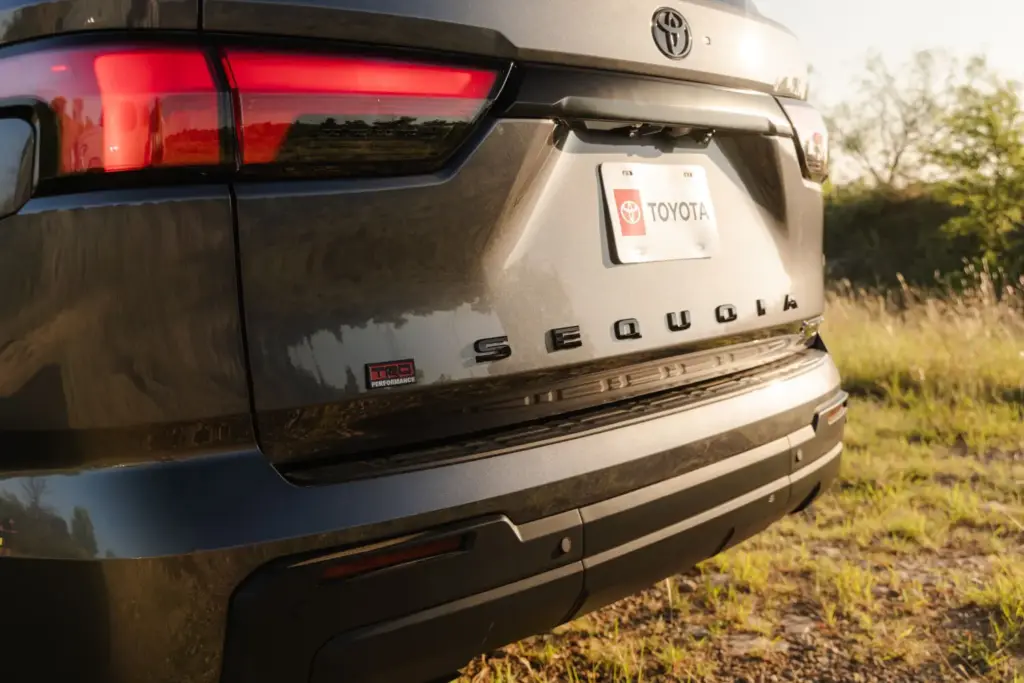 Toyota Sequoia 2027: el gran SUV se reinventa con más tecnología, un nuevo Trailhunter y un espíritu más aventurero 1 Motor16 Fotos Toyota Sequoia 6 Motor16