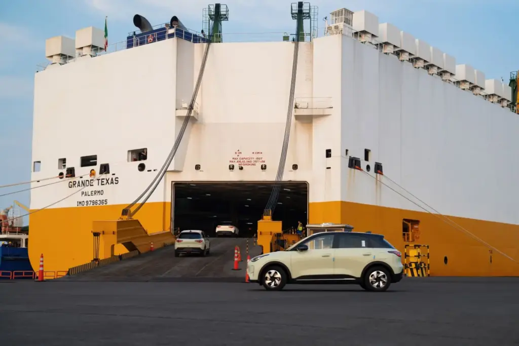 Geely E2: el eléctrico más vendido en China ya viaja rumbo a Europa 18 Motor16 GEELY E2 BARCO RUMBO EUROPA14 Motor16