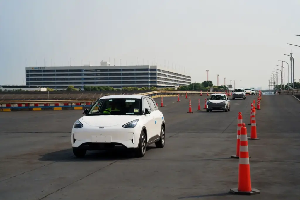 Geely E2: el eléctrico más vendido en China ya viaja rumbo a Europa 12 Motor16 GEELY E2 BARCO RUMBO EUROPA8 Motor16