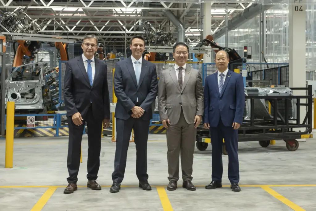 Ford y Geely Auto se alían para fabricar juntos en Valencia cinco nuevos modelos multienergía a partir de 2028 7 Motor16 Geely Auto Ford Joint Venture 2 Motor16