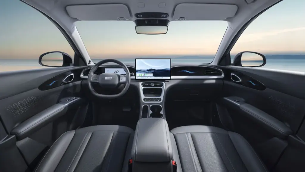 Geely EX2 eléctrico 2026: el pequeño chino que llega al Reino Unido con 255 km de autonomía 1 Motor16 Geely E2 interior 11 Motor16