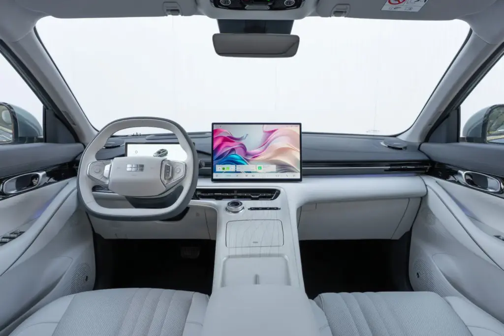 Geely rebaja el precio de sus modelos, el Starray EM-i y el E5 2 Motor16 Geely E5 interior 001 2 Motor16