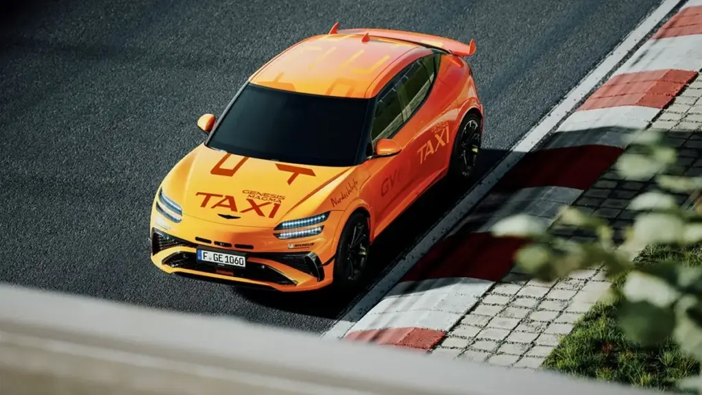 Un Genesis GV60 Magma disfrazado de taxi eléctrico con 650 CV para que disfrutes en Nürburgring 8 Motor16 Genesis GV60 Magma Track Taxi 01 3 Motor16