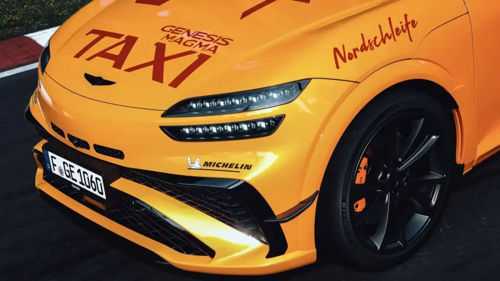 Un Genesis GV60 Magma disfrazado de taxi eléctrico con 650 CV para que disfrutes en Nürburgring 2 Motor16 Genesis GV60 Magma Track Taxi 01 5 Motor16