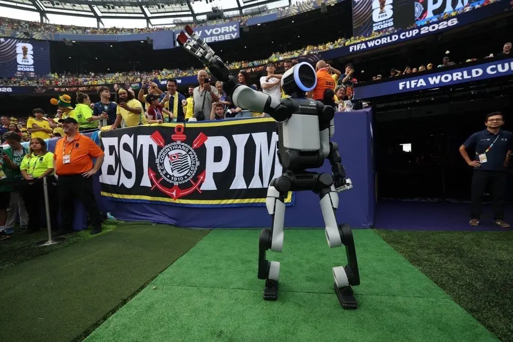 Atlas, el robot humanoide de Hyundai, hace historia en el Mundial imitando las celebraciones de gol de Haaland y Harry Kane 5 Motor16 HYUNDAI ROBOT ATLAS MUNDIAL1 Motor16