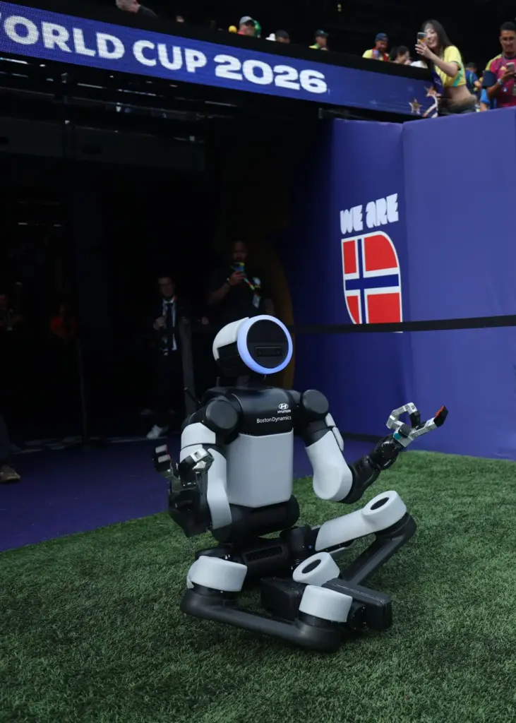 Atlas, el robot humanoide de Hyundai, hace historia en el Mundial imitando las celebraciones de gol de Haaland y Harry Kane 6 Motor16 HYUNDAI ROBOT ATLAS MUNDIAL4 Motor16