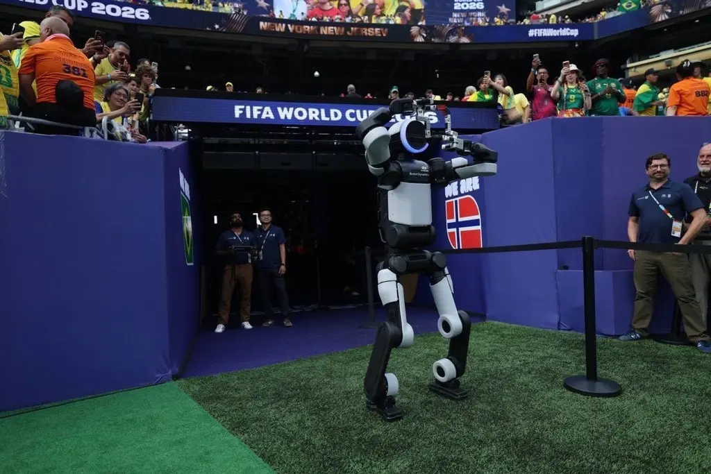 Atlas, el robot humanoide de Hyundai, hace historia en el Mundial imitando las celebraciones de gol de Haaland y Harry Kane 8 Motor16 HYUNDAI ROBOT ATLAS MUNDIAL6 Motor16