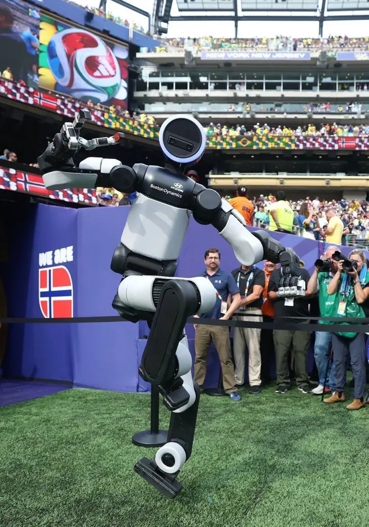 Atlas, el robot humanoide de Hyundai, hace historia en el Mundial imitando las celebraciones de gol de Haaland y Harry Kane 4 Motor16 Hyundai, Atlas, Mundial