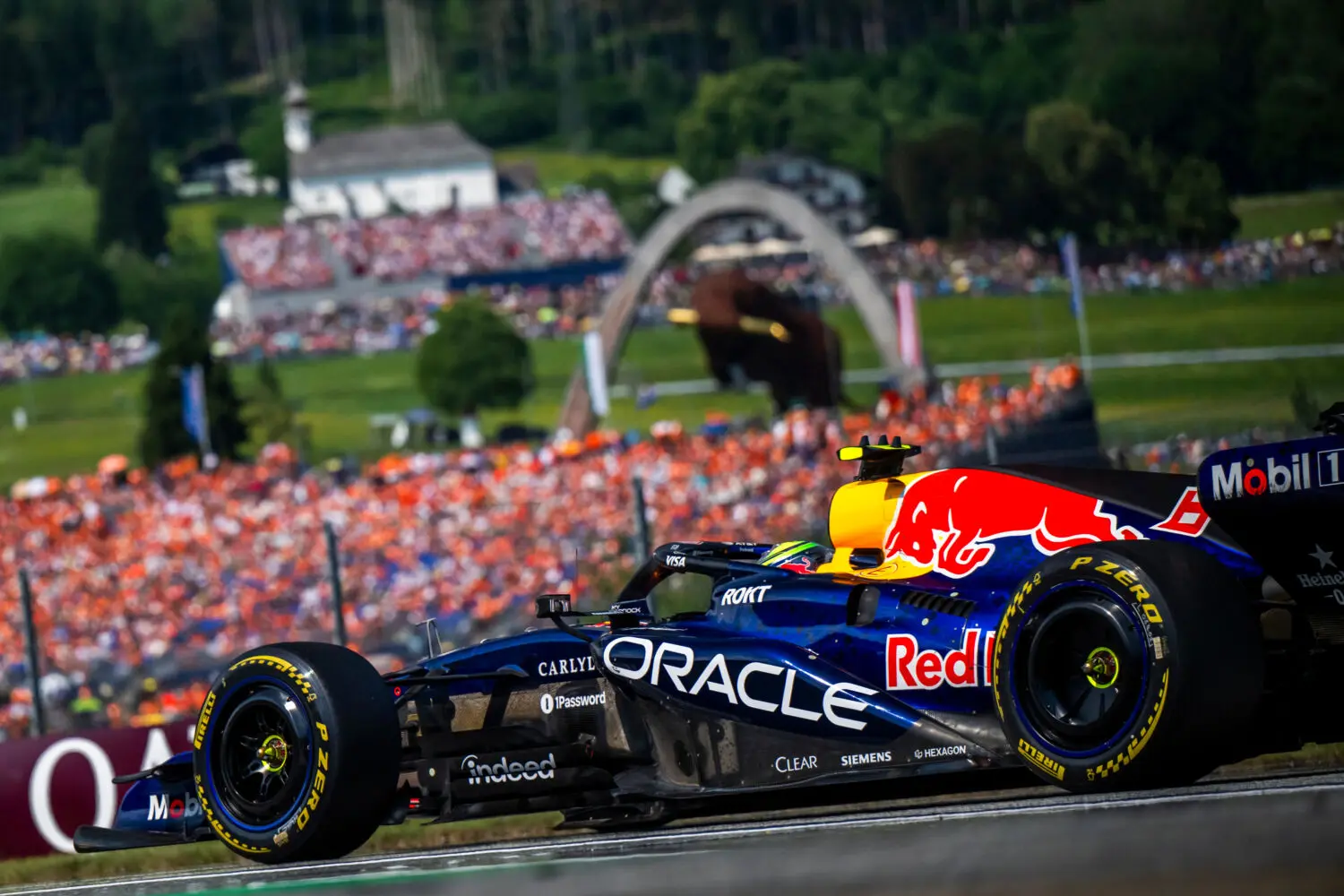 Isack Hadjar y Red Bull muestran su progreso al competir con Ferrari y McLaren en Austria