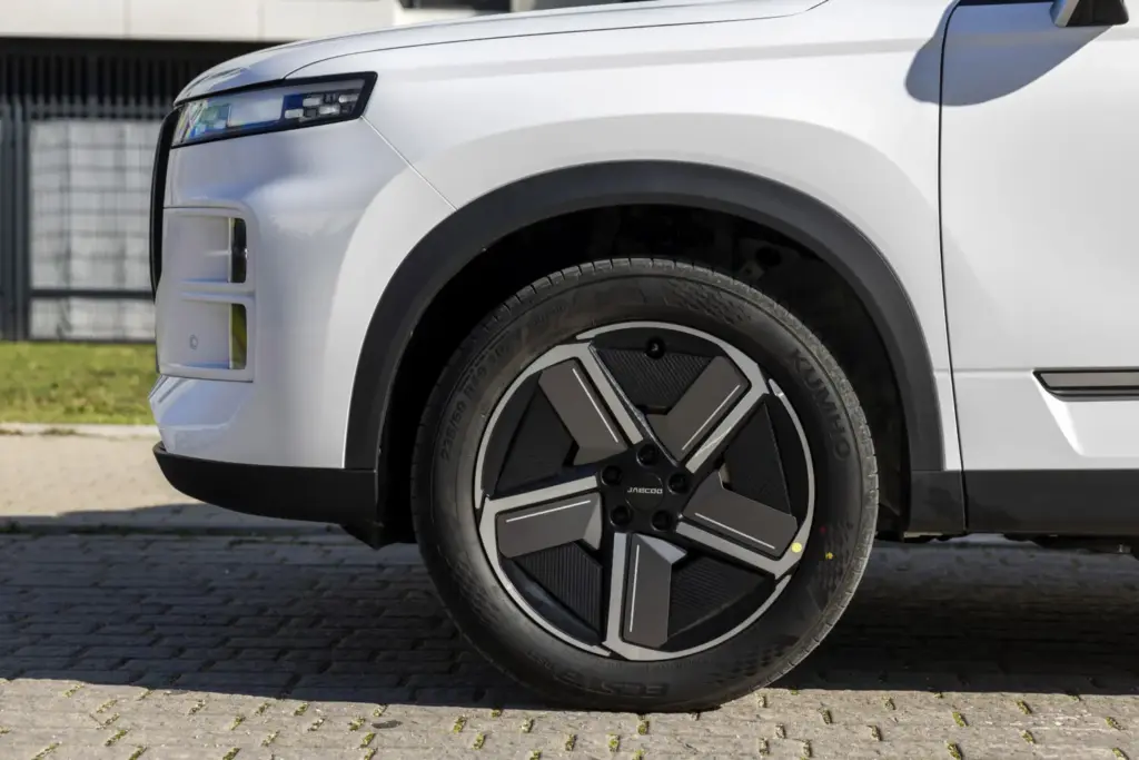 El JAECOO 7 SHS híbrido enchufable y los cuatro pilares con los que conquista el mercado: diseño y espacio 5 Motor16 JAECOO 7 SHS HIBRIDO ENCHUFABLE ESTILO Y DISENO 10 Motor16