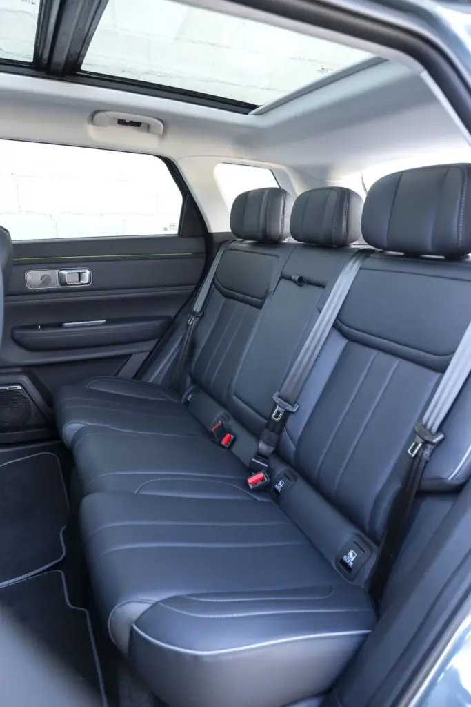 El JAECOO 7 SHS híbrido enchufable y los cuatro pilares con los que conquista el mercado: diseño y espacio 4 Motor16 JAECOO 7 SHS HIBRIDO ENCHUFABLE ESTILO Y DISENO 14 Motor16