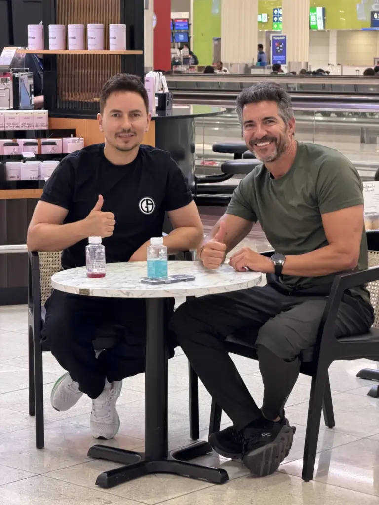 Jorge Lorenzo y su podcast, Dura La Vita, se alían con Santana para contar la aventura off-road desde dentro 3 Motor16 Edu Blanco, CEO de Santana Motors, Jorge Lorenzo
