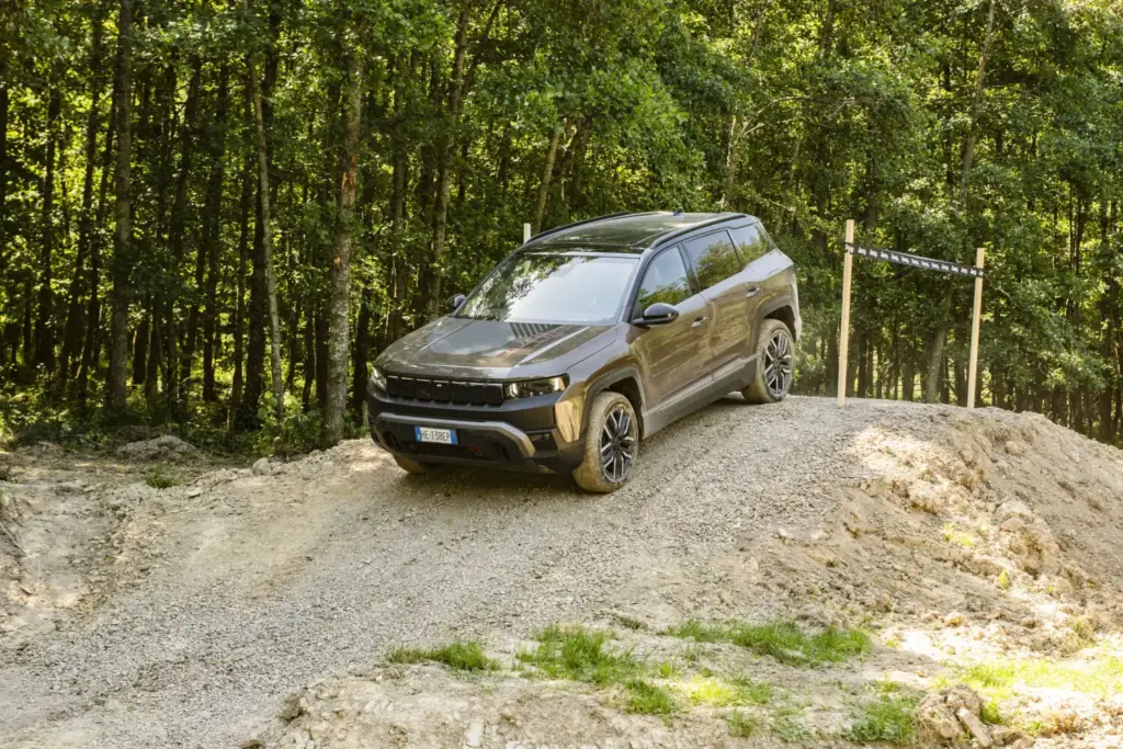 Probamos el nuevo Jeep Compass 4xe, con 375 CV eléctricos y gran capacidad offroad 25 Motor16 Jeep Compass 4xe 17 Motor16