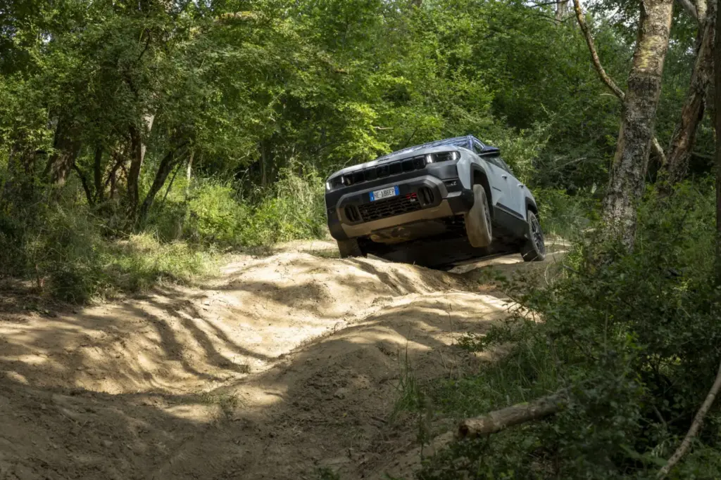 Probamos el nuevo Jeep Compass 4xe, con 375 CV eléctricos y gran capacidad offroad 16 Motor16 Jeep Compass 4xe 8 Motor16