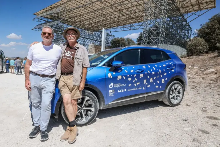 Kia y la Fundación Atapuerca renuevan su alianza: así se une el pasado con el futuro de la movilidad