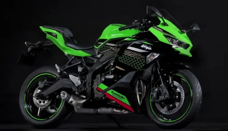 Kawasaki mantiene viva la Ninja ZX-25R con motor tetracilíndrico para 2027