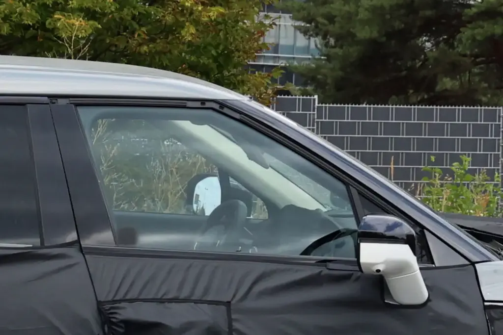 El Kia Sportage 2028 ya toma forma: más autonomía eléctrica y un interior completamente digital 15 Motor16 Kia Sportage 2028 espia 12 Motor16