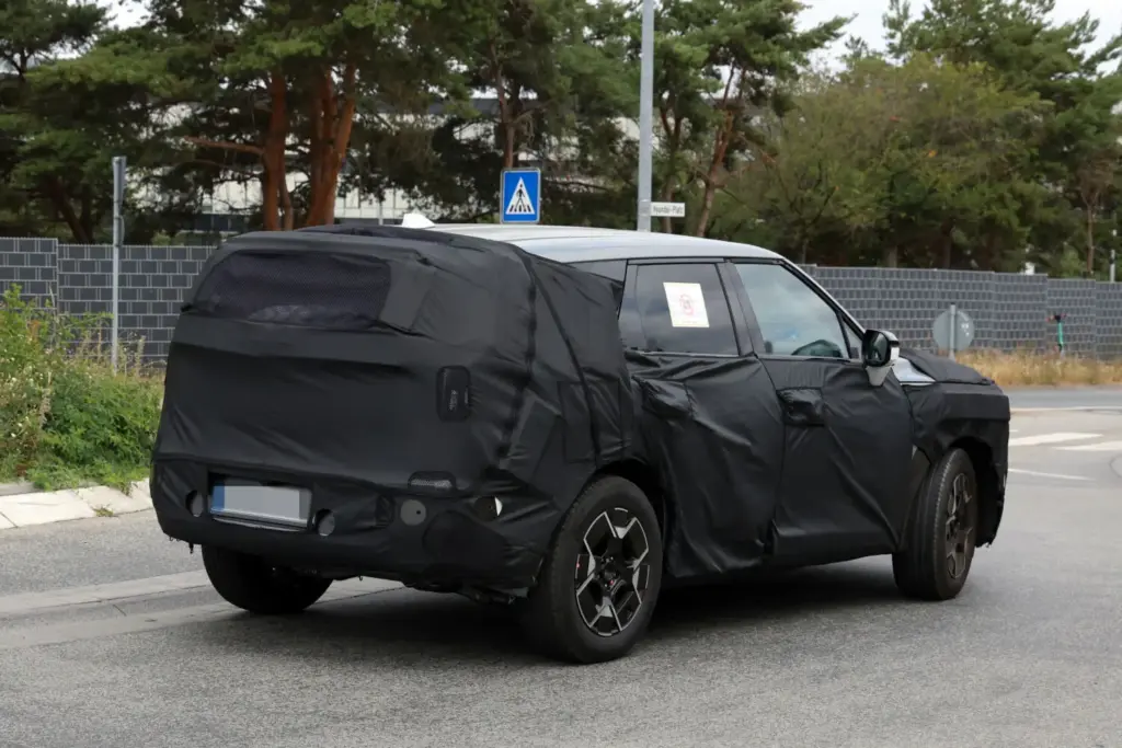 El Kia Sportage 2028 ya toma forma: más autonomía eléctrica y un interior completamente digital 3 Motor16 Kia Sportage 2028 espia 15 Motor16