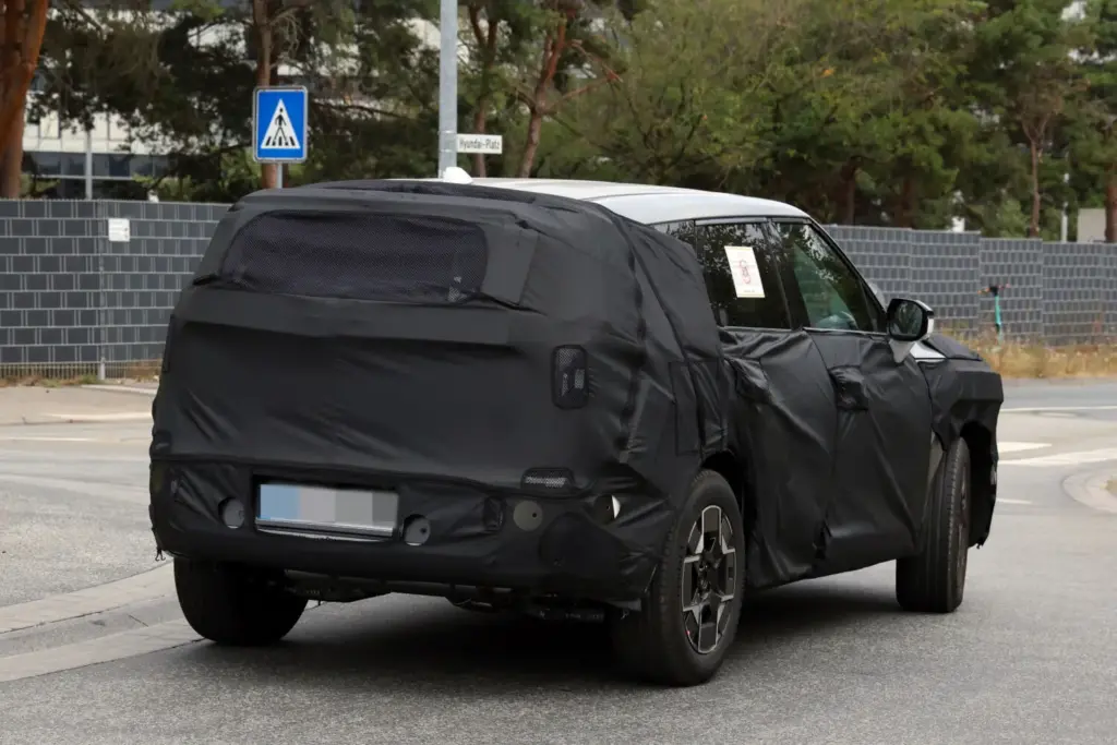 El Kia Sportage 2028 ya toma forma: más autonomía eléctrica y un interior completamente digital 19 Motor16 Kia Sportage 2028 espia 16 Motor16