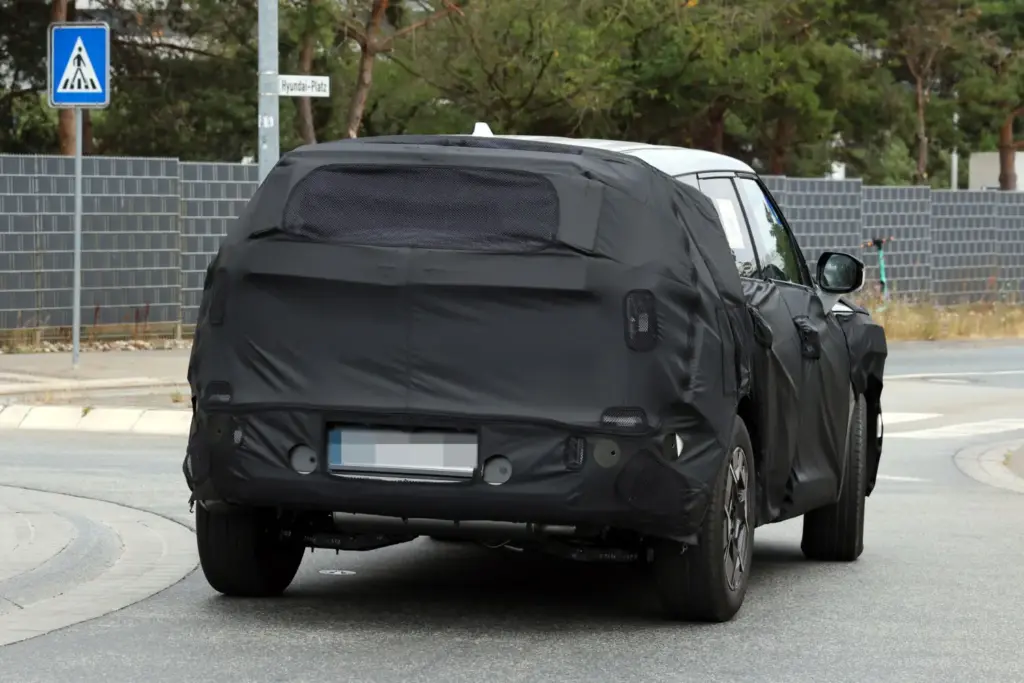 El Kia Sportage 2028 ya toma forma: más autonomía eléctrica y un interior completamente digital 20 Motor16 Kia Sportage 2028 espia 17 Motor16