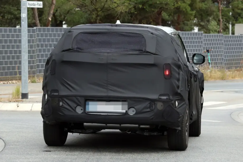 El Kia Sportage 2028 ya toma forma: más autonomía eléctrica y un interior completamente digital 21 Motor16 Kia Sportage 2028 espia 18 Motor16