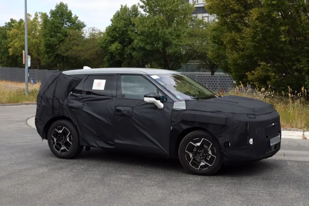 El Kia Sportage 2028 ya toma forma: más autonomía eléctrica y un interior completamente digital 10 Motor16 Kia Sportage 2028 espia 7 Motor16