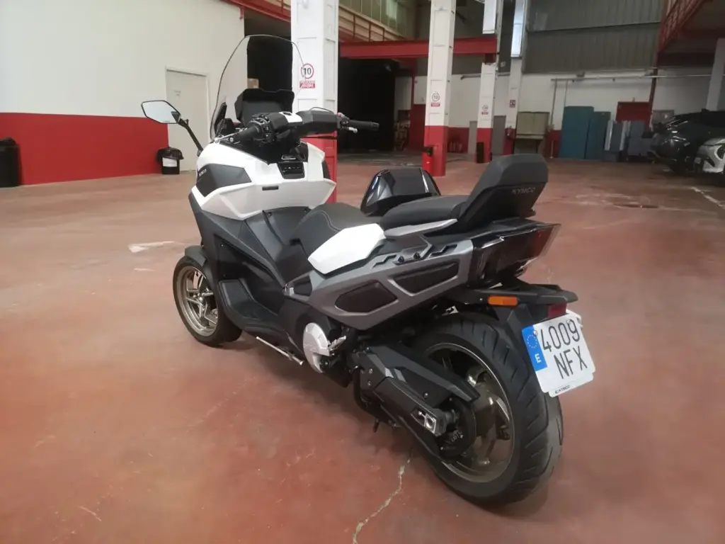 Prueba del Kymco CV3 575: Tres ruedas para conquistarlos a todos 7 Motor16 Kymco CV3 575 fotos 1 Motor16