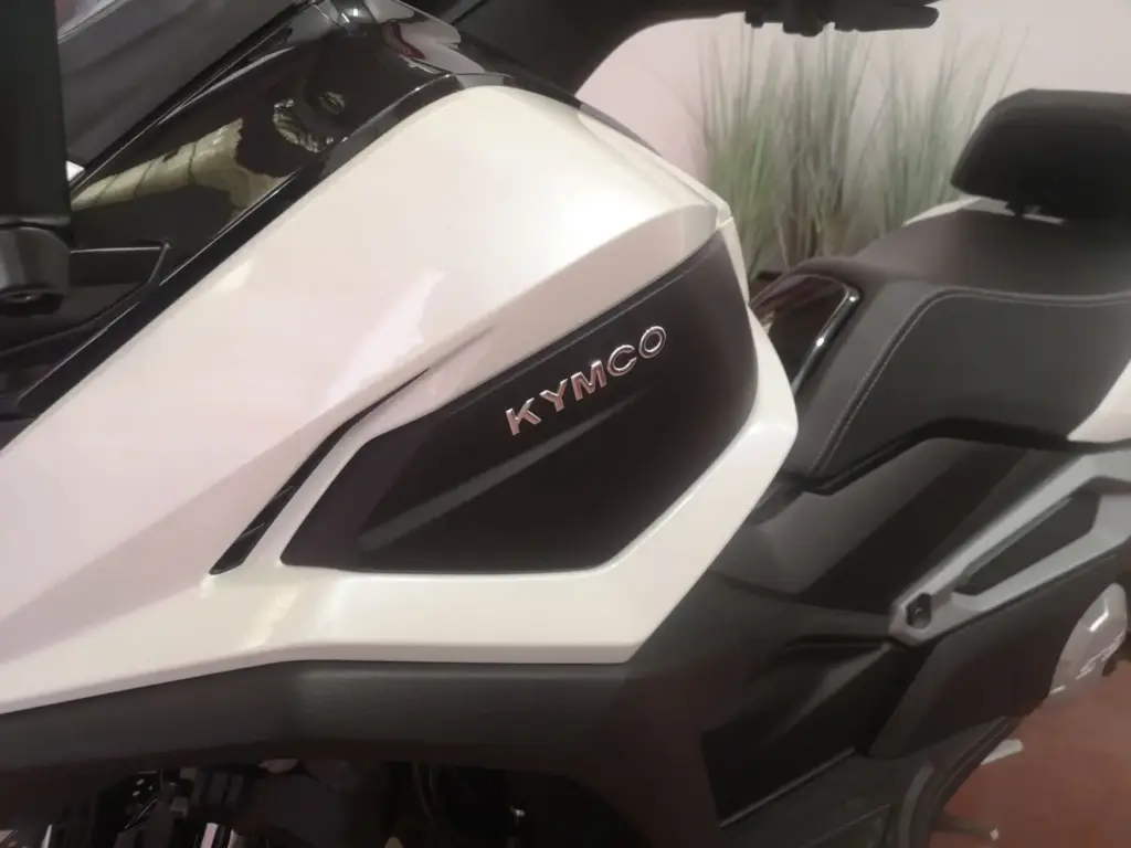 Prueba del Kymco CV3 575: Tres ruedas para conquistarlos a todos 8 Motor16 Kymco CV3 575 fotos 4 Motor16