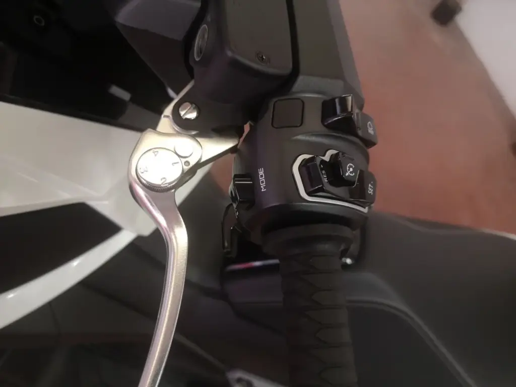 Prueba del Kymco CV3 575: Tres ruedas para conquistarlos a todos 10 Motor16 Kymco CV3 575 fotos 6 Motor16
